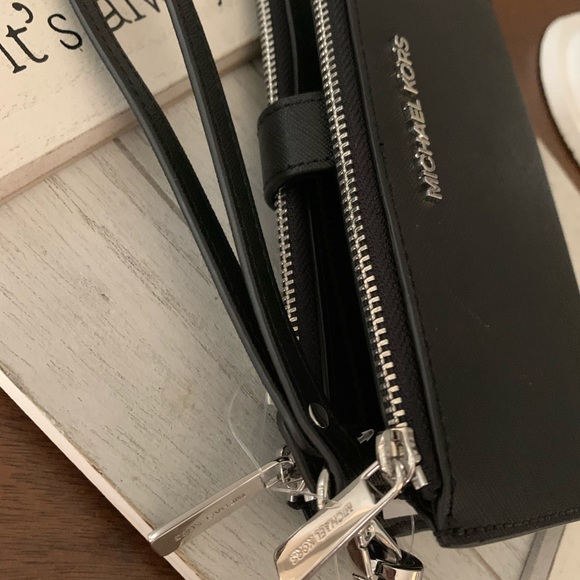 New Mk Jet set LG double zipper wallet/ phone - Picture 6 of 8